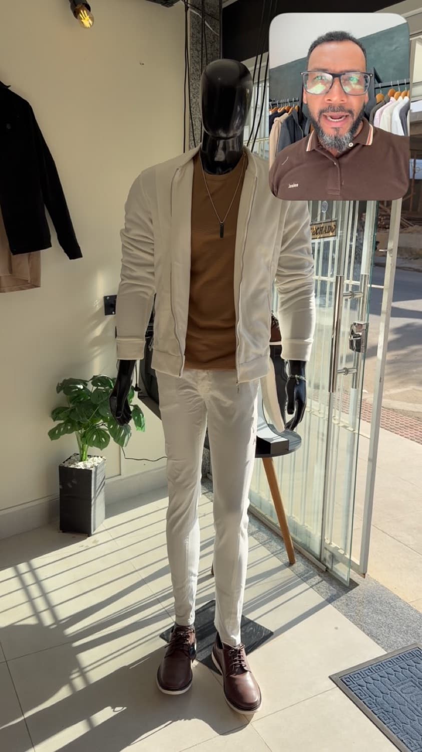Look montado na vitrine da loja
