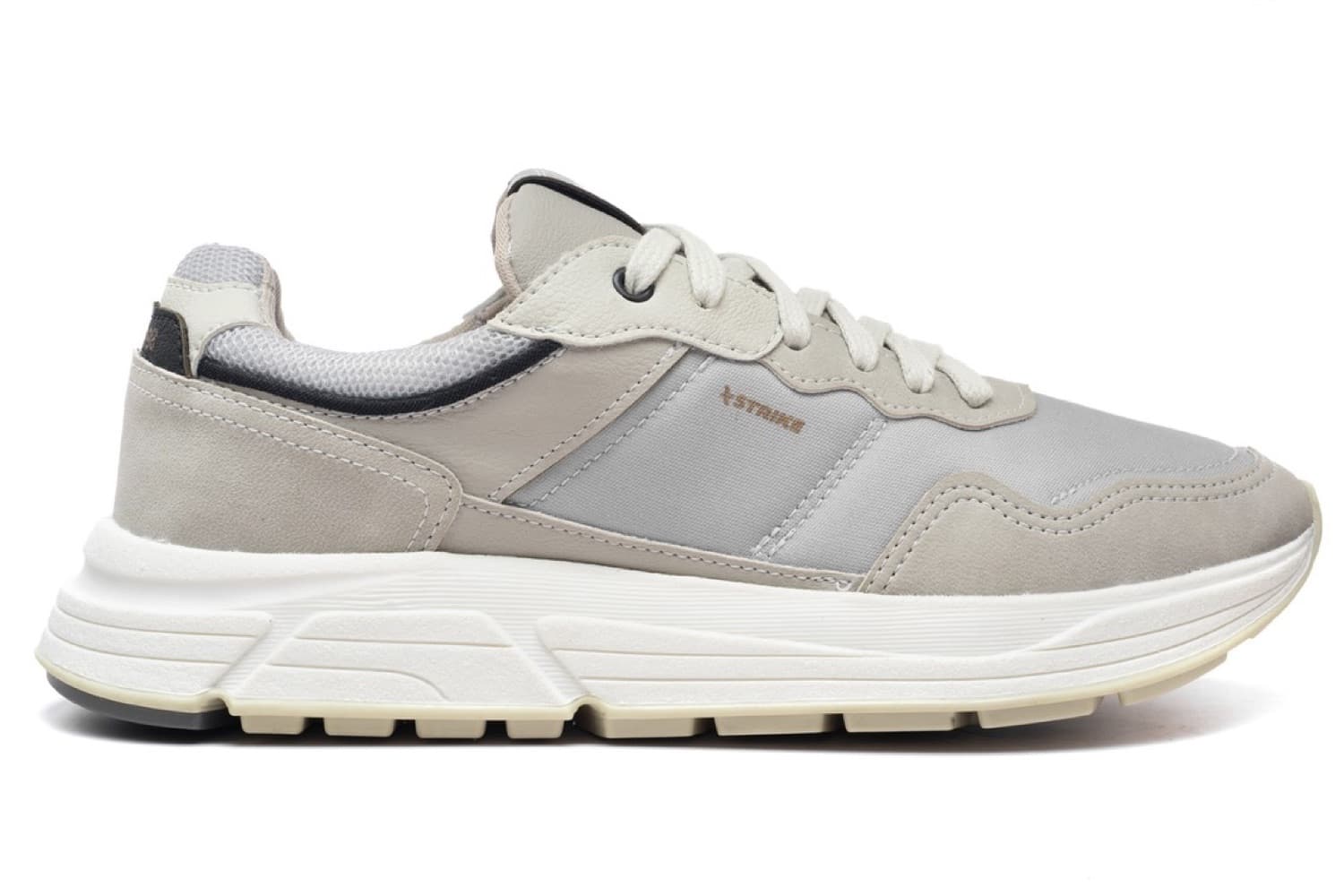 Sneaker disponível na Homem Outfit