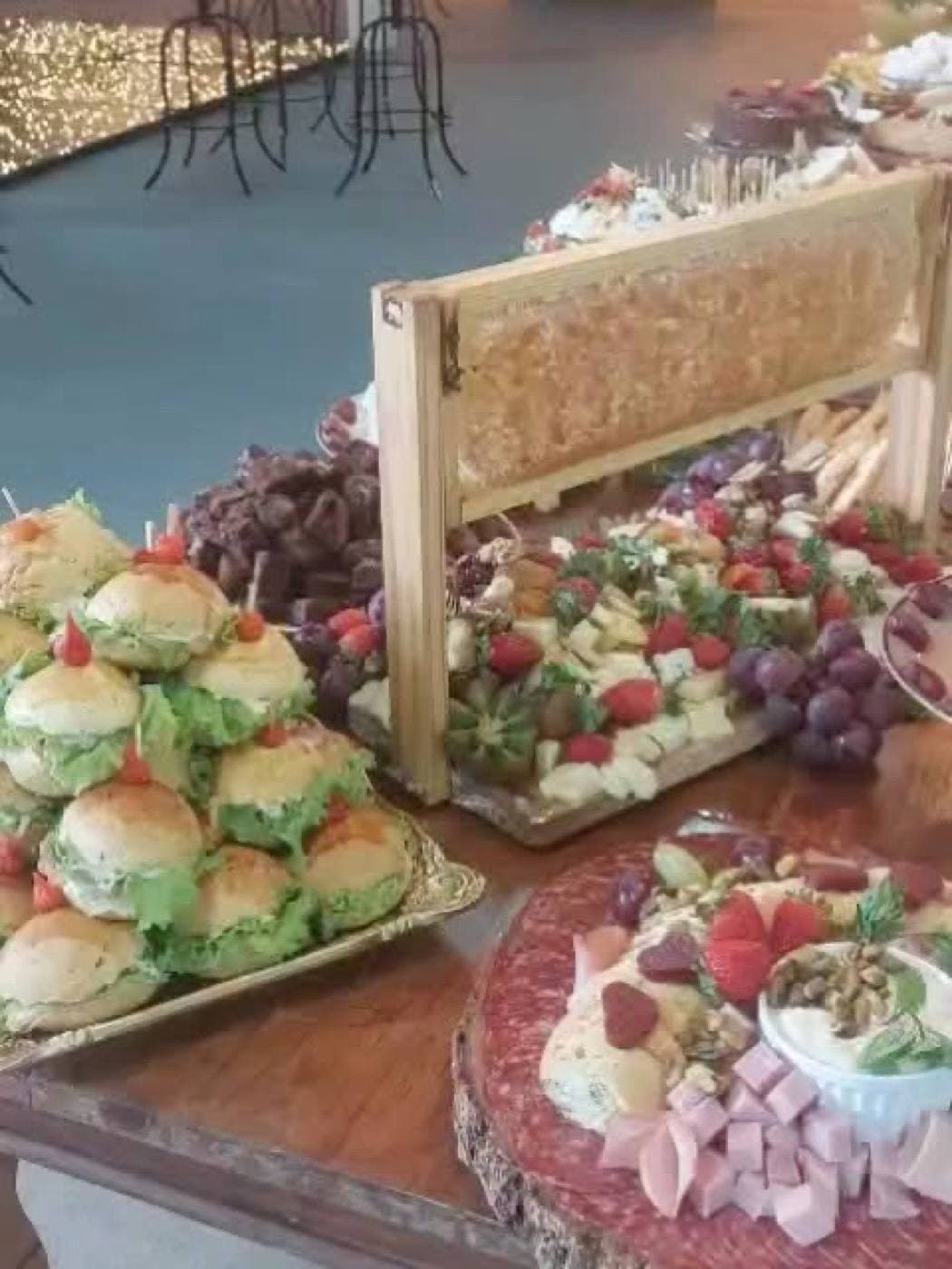 Mesa de café da manhã e buffet KiAmor