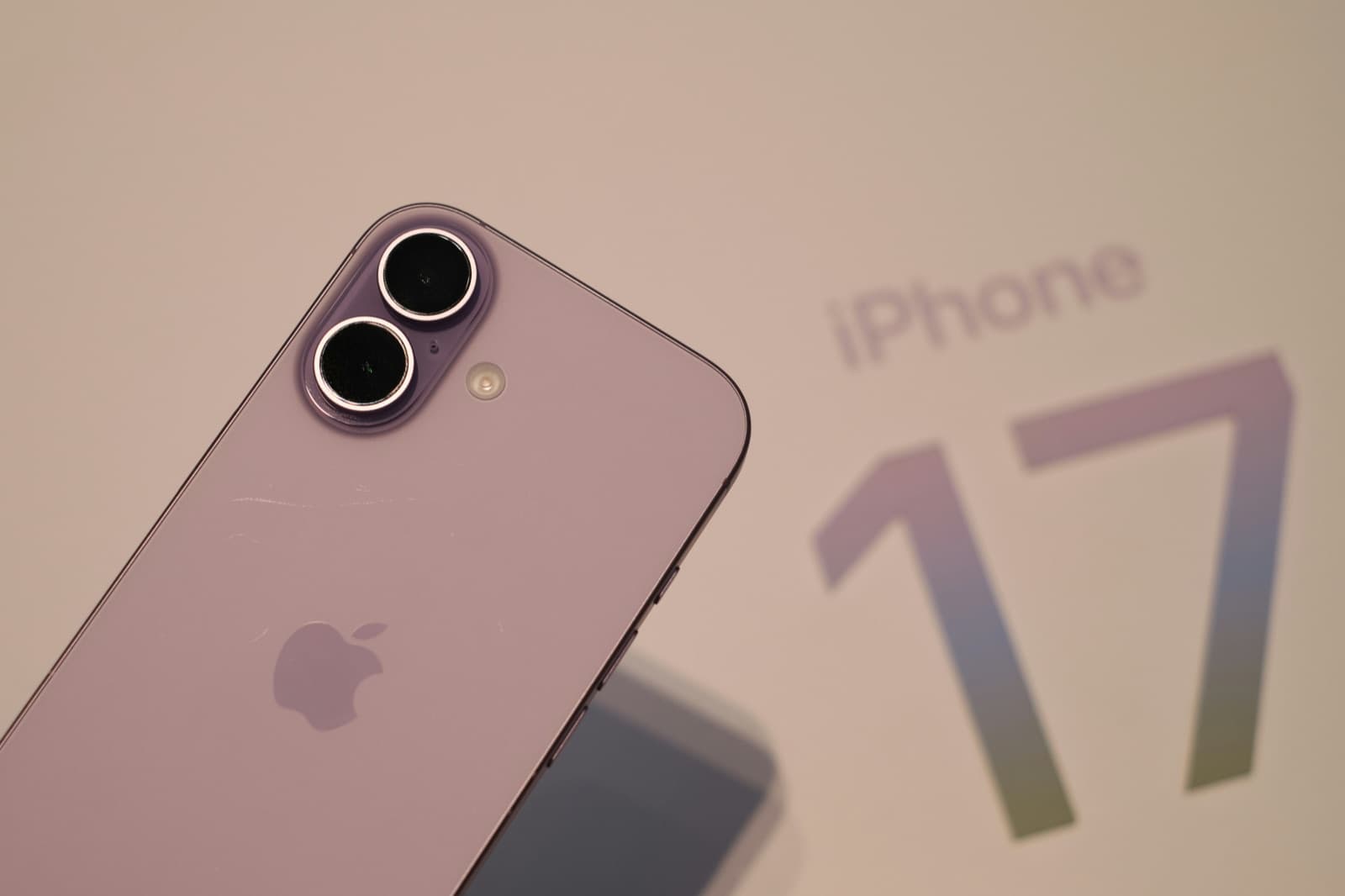 iPhone 16