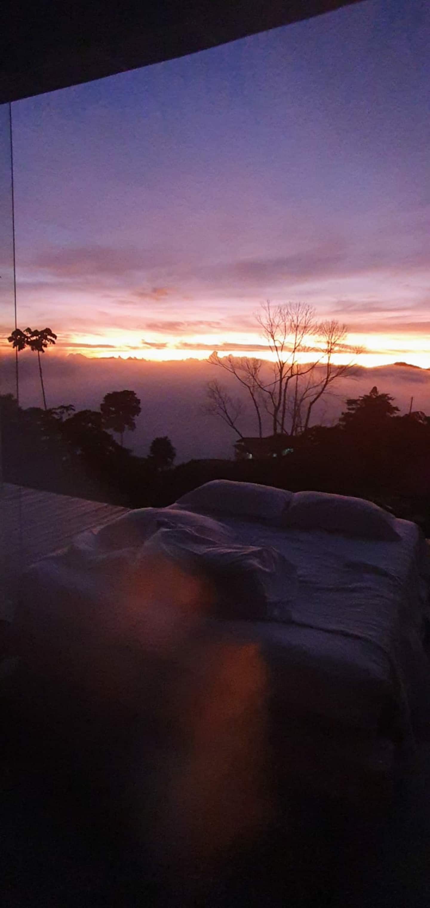 O céu da serra pintado pelo nascer do sol